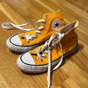 Yellow converse!